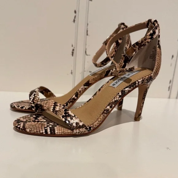 Steve Madden Women's Snakeskin Heels size 6 - Picture 5 of 11